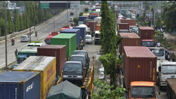 官员发现集装箱卡车不符合科贾贾特的通过规则