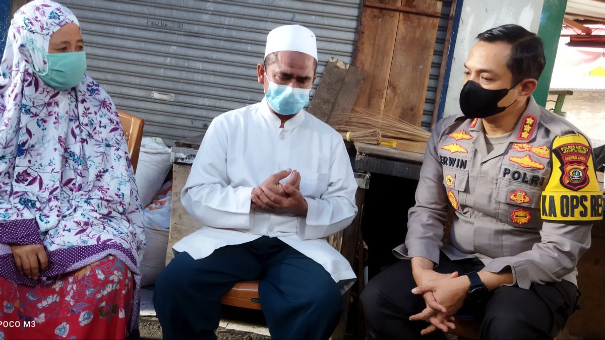 Le Chef De La Police De Jakarta Est Visite Le Domicile Des Agents De Santé Indépendants Qui Sont Morts Dans Un Accident