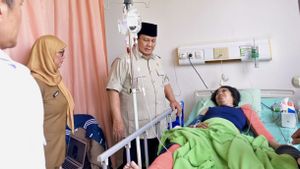 Jenguk Korban Tabrakan Kereta Api di RSUD Bekasi, Prabowo Pastikan Kompensasi dan Investigasi Menyeluruh