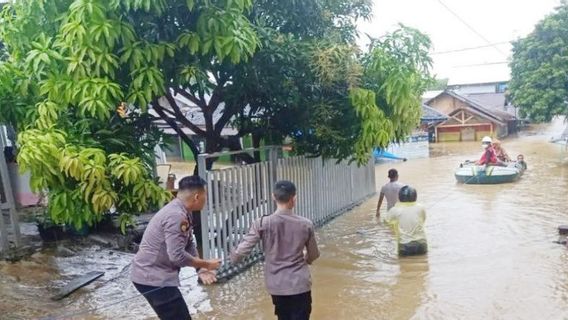 バンジャルバル・カルセルが1メートルの洪水に見舞われた