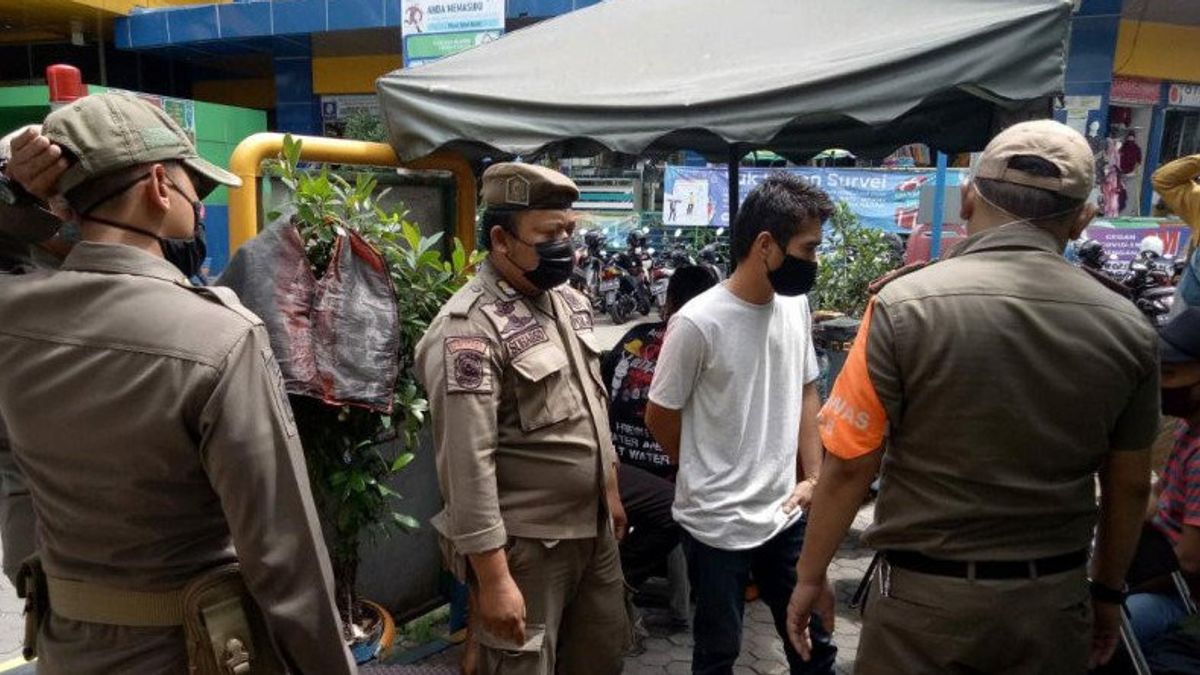 44 South Jakarta Residents Caught In Mandatory Mask Operation