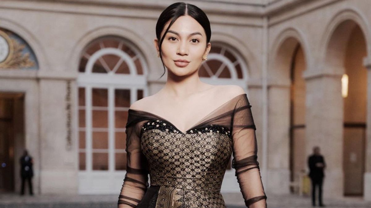 Potret Menggoda Ariel Tatum dalam Balutan Dress Hitam saat Menghadiri Gala Dinner L’Oreal Paris 