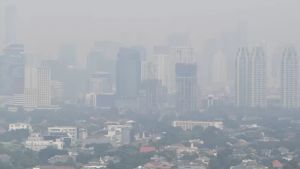 Kualitas Udara di Jakarta Memburuk, Menko PMK Imbau Warga Gunakan Masker Antisipasi ISPA