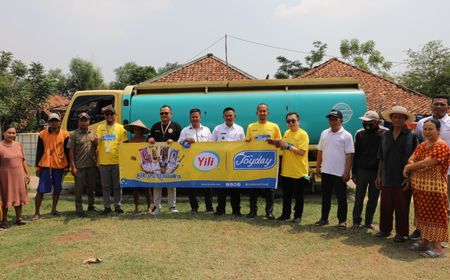 Yili Indonesia Dairy Salurkan Bantuan 80.000 Liter Air Bersih untuk Atasi Kekeringan di Desa Sukamukti Cikarang