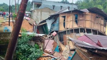 6 Collapsed Shop Houses In The Pasar Baru Area PLBN Entikong