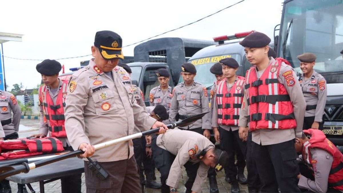 Anticipating The Emergence Of Hydrometeorological Disasters, Kendari Police Check SAR Supporting Equipment