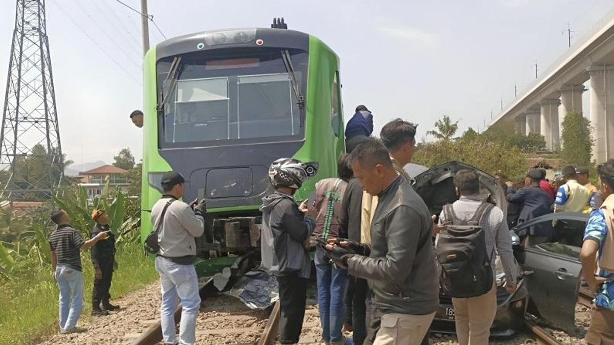 La police, la cause d’un accident de train qui amène le voleur de la ville de Bandung, s’est heurtée par une voiture de manger de la victime dans l’ouest de Bandung