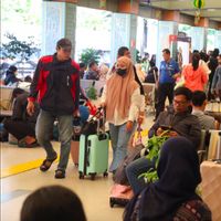 Pemudik di Stasiun Pasar Senen Mulai Padat, Penjualan Tiket KA Hari Ini Tembus 51.044 Kursi
