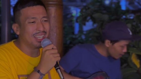 Pria Ini Nyanyikan Lagu Bahasa Jawa Seperti Lagu Jepang