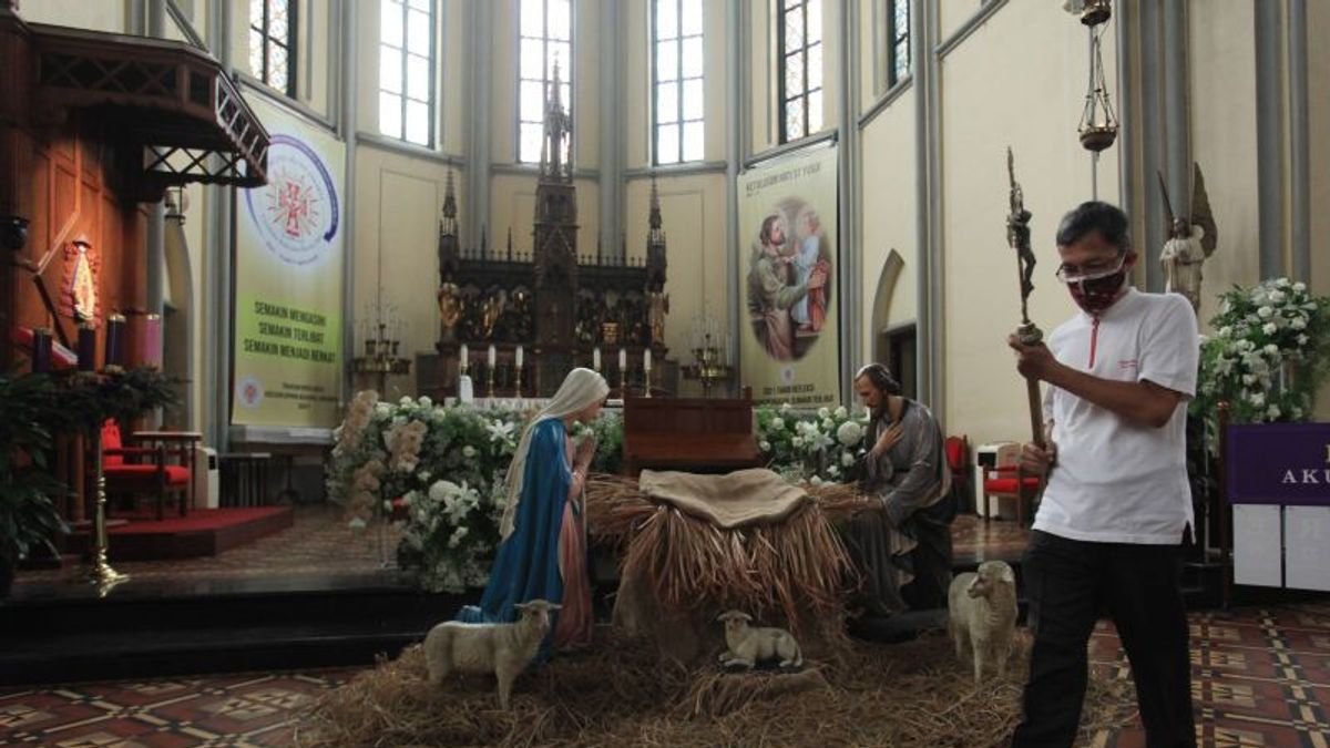 Messe De Noël à La Cathédrale De Jakarta Restreinte, Seulement 40% Des Gens Peuvent Y Assister