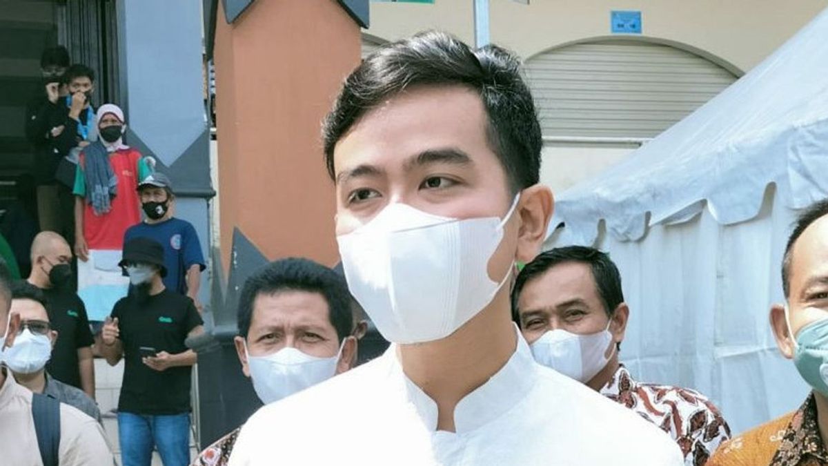 Disorot Usai Analisis Anatomi Hidung-Bibir Jokowi, Giliran Gibran Minta dr Tifa Cek Foto Wisudanya: Siapa Tahu Hasil <i>Editan</i>