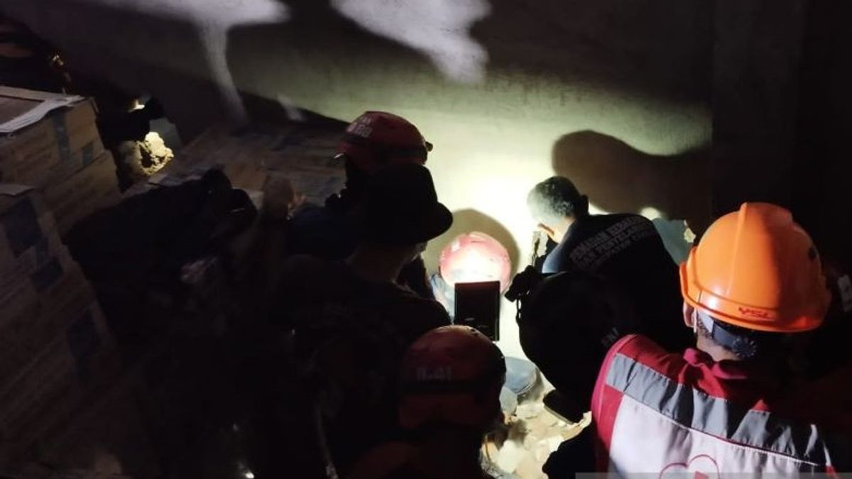 Incendie d’un magasin matériel à Cianjur : 3 personnes piégées