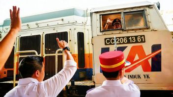 Seskab Teddy参观2026年Senen车站的国有铁路和回乡潮