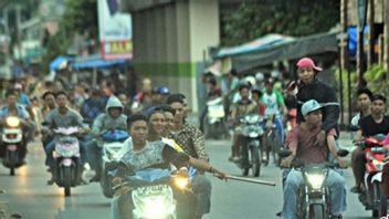 住民を攻撃した「ロスアンジェルス」オートバイギャングのメンバーを追い詰めたスカブミ警察