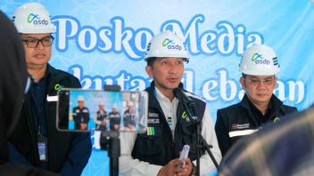 ASDP、ケタップン-ギリマヌク・ウライ・フェリーラインに4隻のフェリーを追加、旅行者の列がひどく混雑