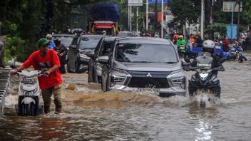 Tonight, 6 RTs in Jakarta are still submerged in flood