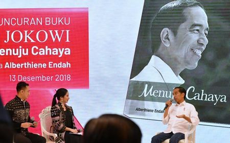 Buku Jokowi Menuju Cahaya Karya Alberthiene Endah Dirilis dalam Memori Hari Ini, 13 Desember 2018