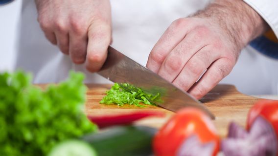 야채를 올바르게 자르는 방법이 맛에 영향을 미치는 것 같습니다