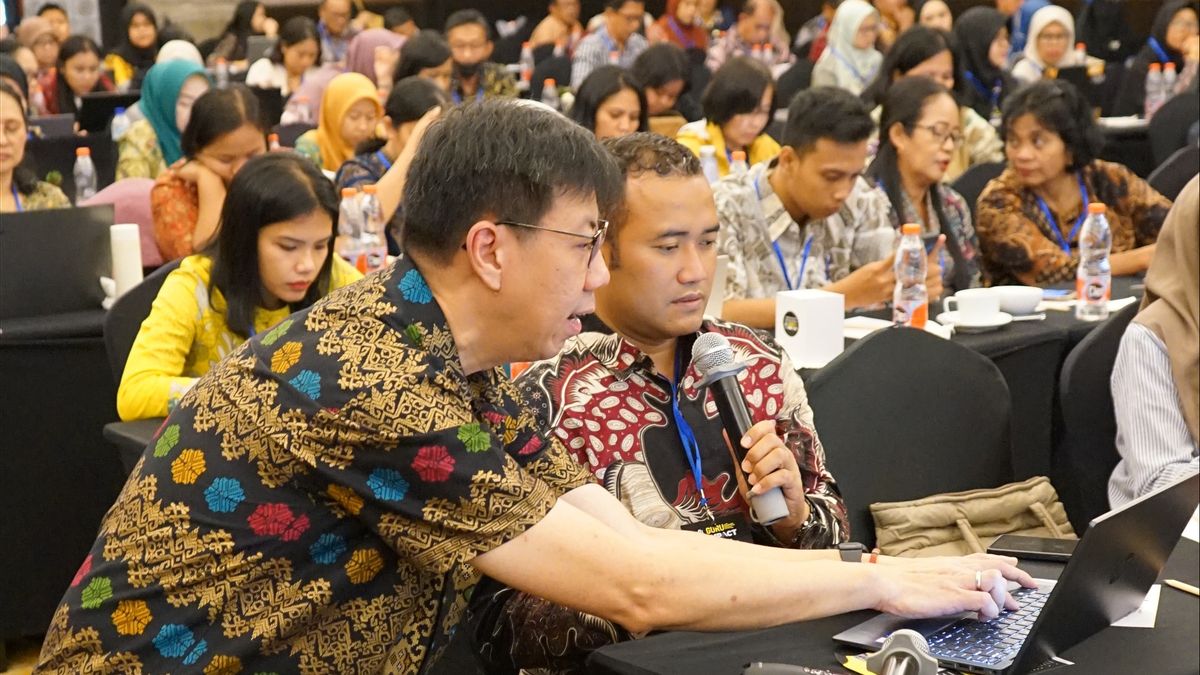 Para Pengajar Ikuti Seminar HaiGuru untuk Integrasikan AI di Dunia Pendidikan