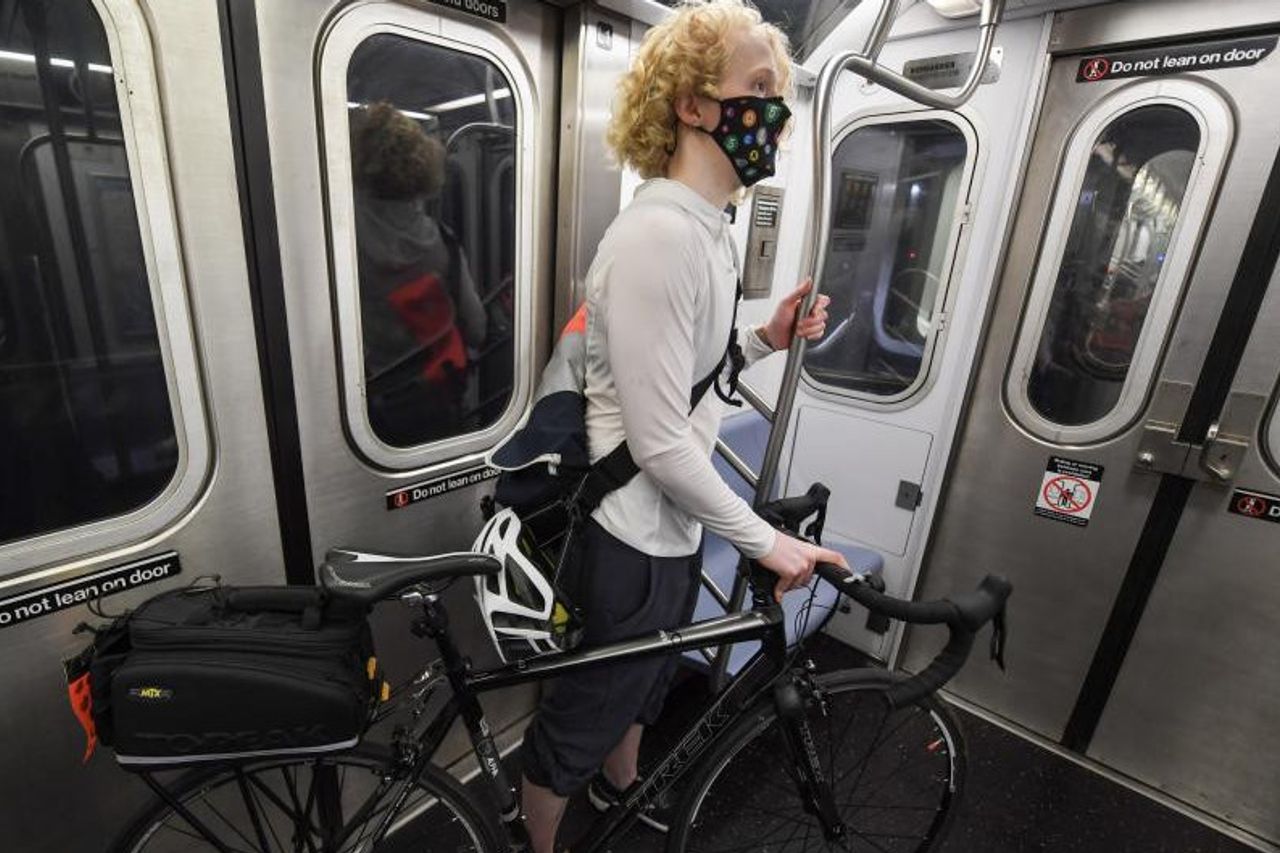 列車に入るために折りたたみ式ではない自転車のユニークなルールは 