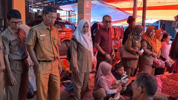 Harga Cabai Turun di Pasar Tradisional Pasaman Barat Berkat Pasokan Petani Melimpah