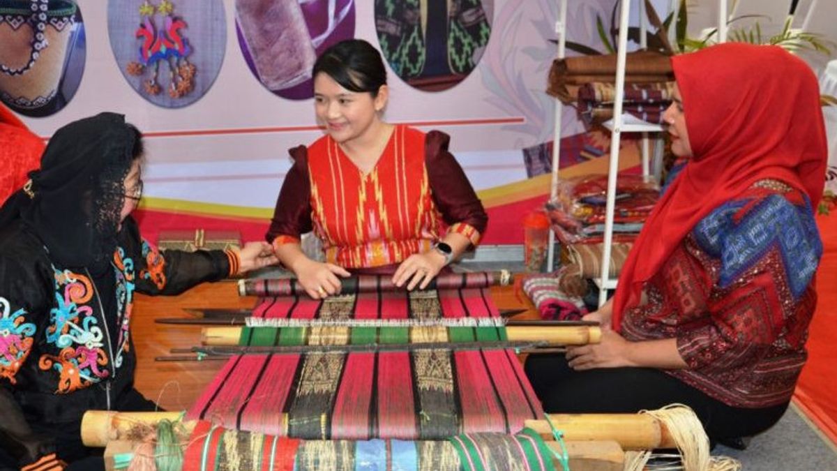 Dekranasda Kubar Imbau Disdikbud Bentuk Generasi untuk Cintai Produk Lokal