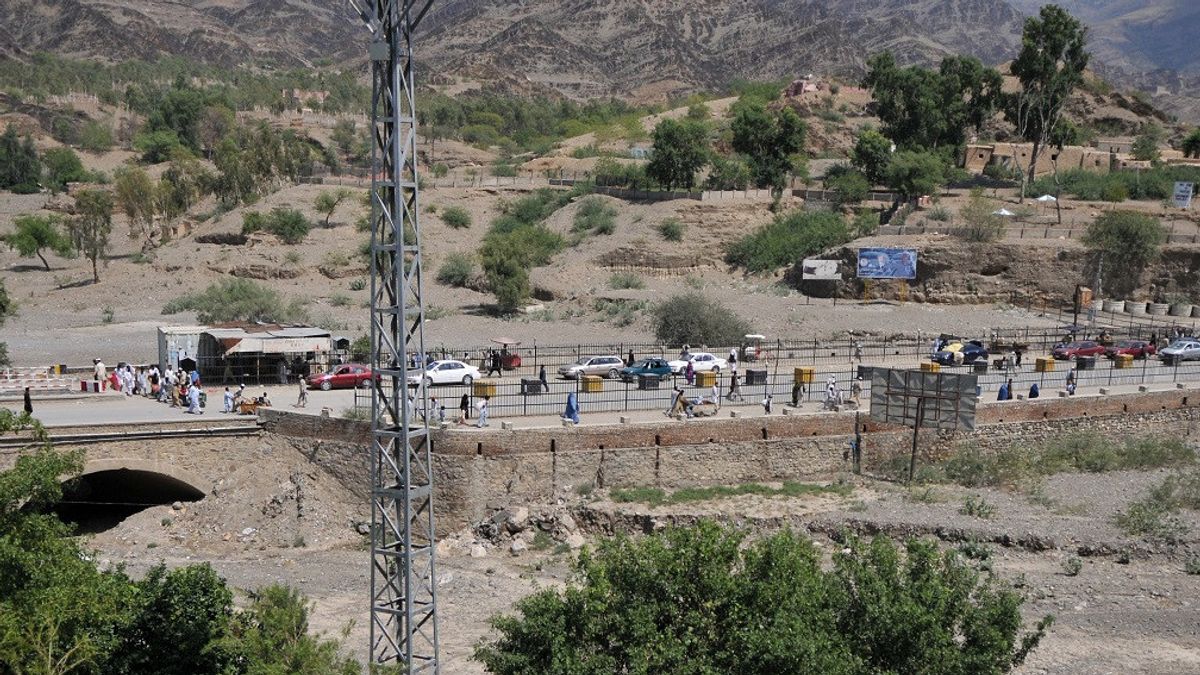 アフガニスタン人は入国を拒否し、タリバンはパキスタンとの主要交差点を閉鎖