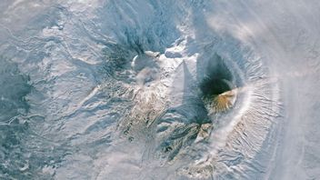 克柳切夫斯卡亚火山再次爆发火山灰