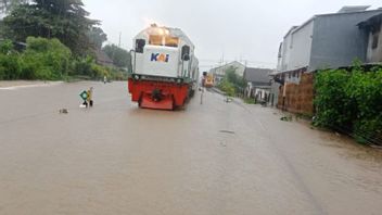 The Suritanjung Train Travel Was Disturbed By Floods In Kalibaru