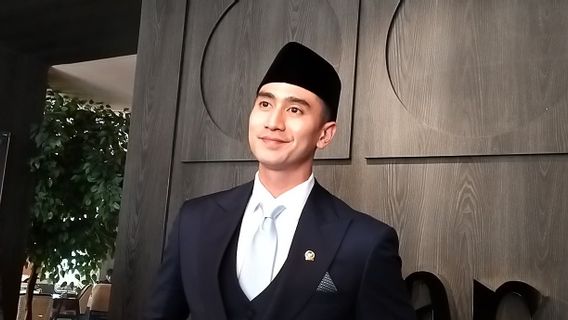 Bersemangat Dilantik sebagai Anggota DPR RI, Verrel Bramasta Baru Tidur Jam 2 Pagi