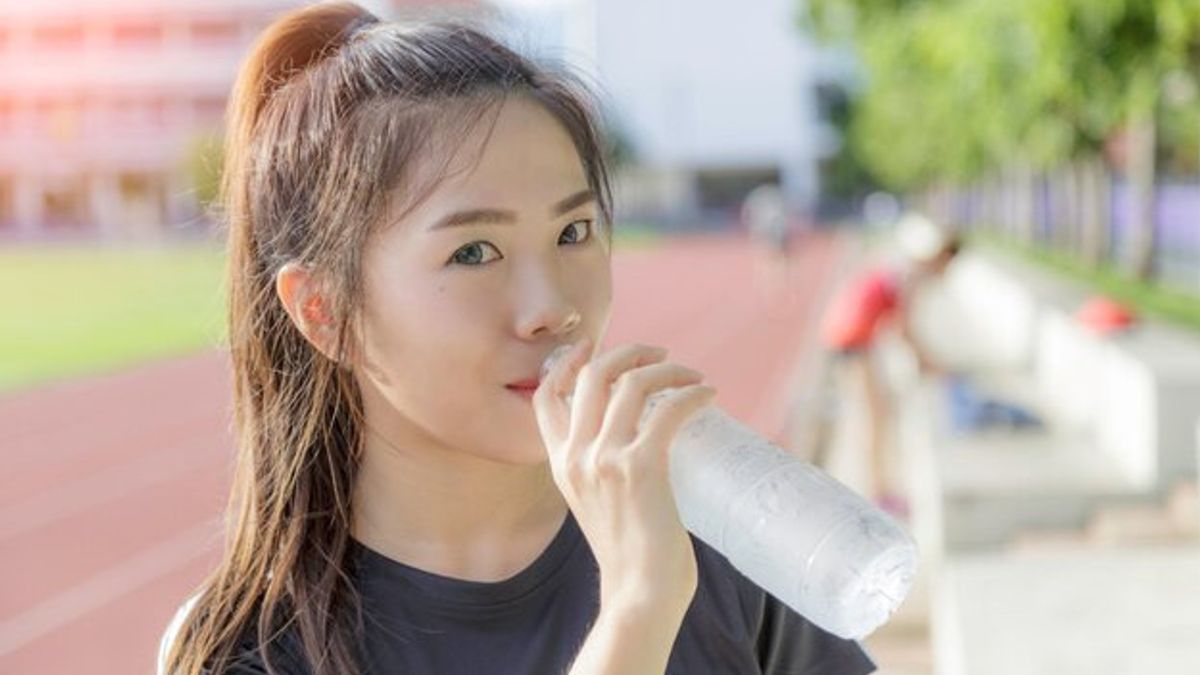 According To Research, Drinking Energy Drinks Affects Youth Mental Health And Young Adults