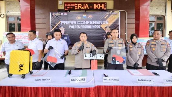 La police arrête un complot de voleurs de valises de touristes thaïlandais à Bromo