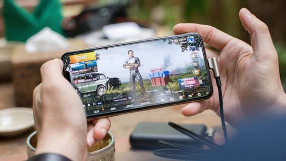 A Study Says 42 Out Of 100 People Play Mobile Games At Least Once Per Day