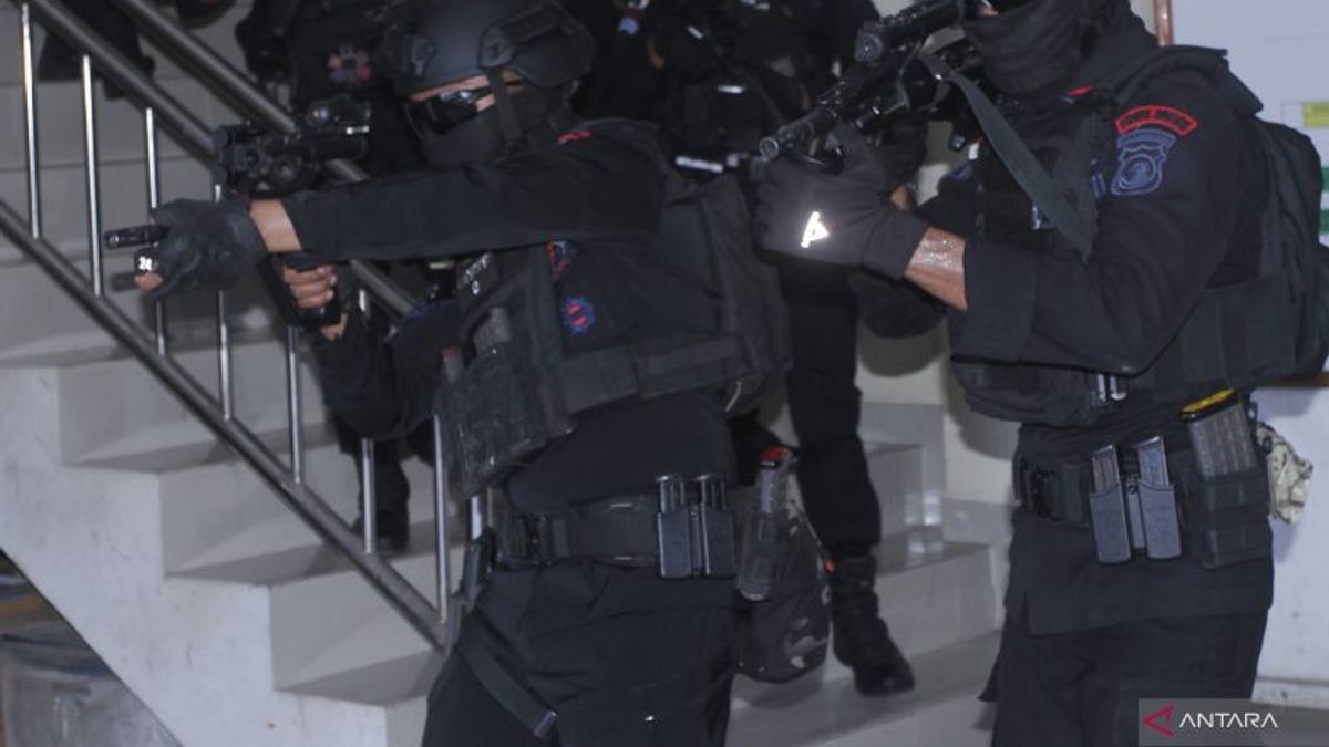La police révèle les rôles de huit terroristes de JI dans le centre de Sulawesi du Sud, de la doctrine à la gouvernance financière