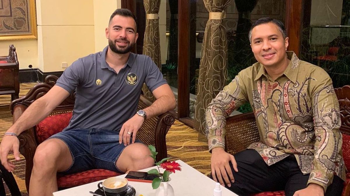 جوردي أمات مستعد لترك ابنه الوليد لتحقيق حلم الدفاع عن المنتخب الإندونيسي في تصفيات كأس آسيا