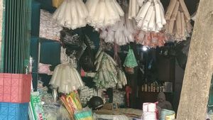 Pedagang di Baturaja OKU Mengeluh Harga Plastik Melonjak Tajam