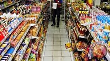 观察家表示,雅加达小超市停车费从付款中扣除