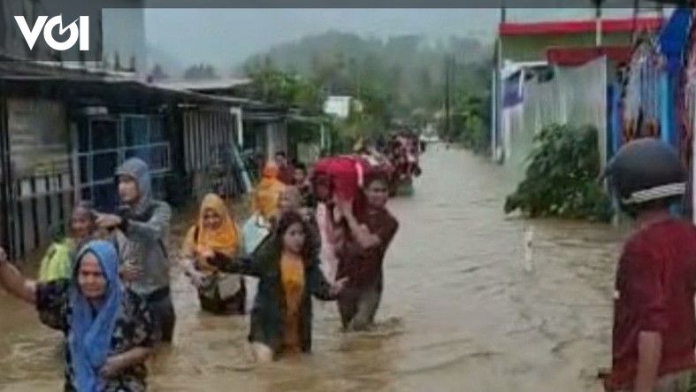 Banjir Rendam Permukiman Di Mamuju