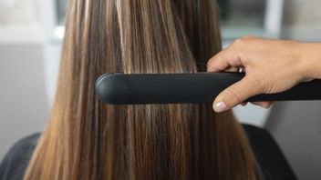 Efek Sering Mencatok Rambut Basah dan Tips yang Perlu Diketahui  