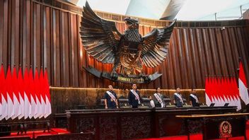 Prabowo Wore A Gray Suit Instead Of Traditional Attire At This Year's Annual Meeting