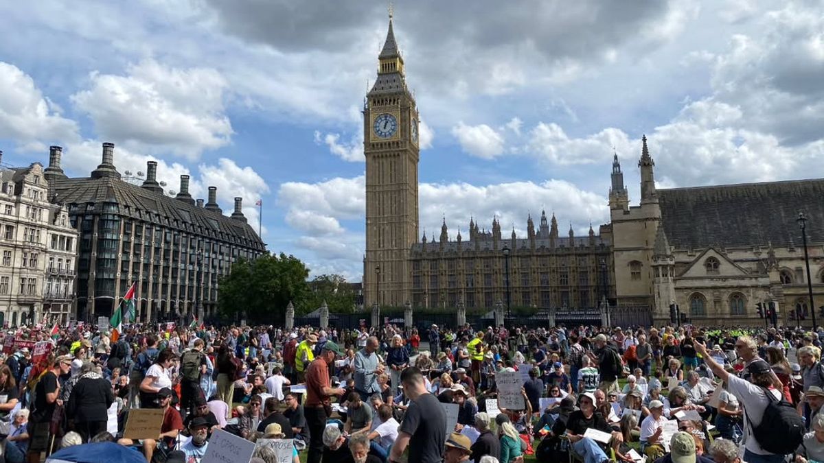 英国警察は、明日のパレスチナプロアクションデモを確保するのではなく、マンチェスターでのユダヤ人の刺し傷に焦点を当てたを選択しました