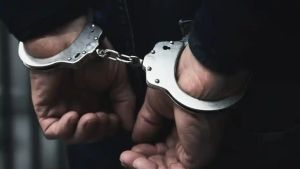 野生の駐車係員を狙った暴漢のグループがケマヨランで警察に逮捕された