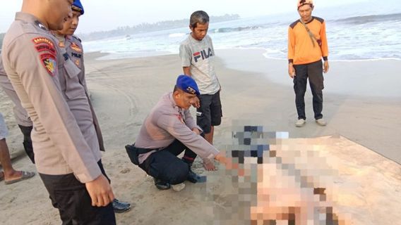 Evacuation du corps d’une femme à la plage d’Anyer, la police trouve une blessure sous pression