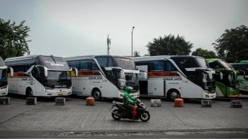 DKI州政府は、自家用車で帰宅する何百万人ものジャボデタベック住民を減らすために数千台のバスを準備しています