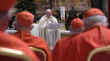 バチカンの財政は枢機卿のための教皇の給与削減に落ち込む