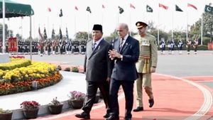 Presiden Prabowo Disambut Upacara Militer di PM House Islamabad
