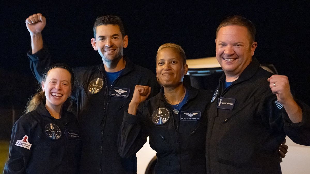 SpaceX Daratkan Kapsul Berpenumpang Sipil di Florida