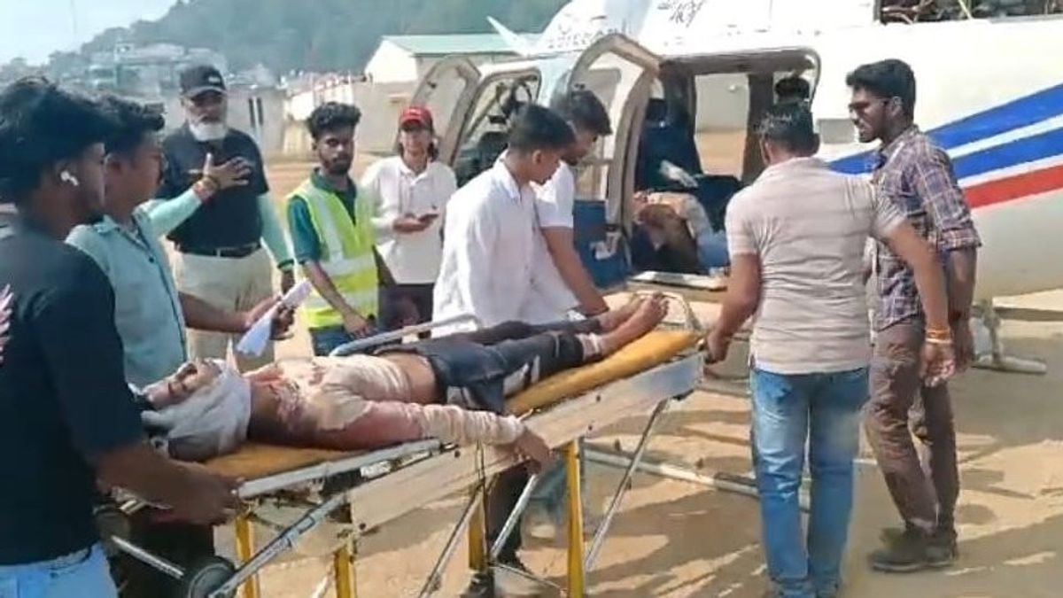 インドのバスが渓谷に落ち、36人が死亡