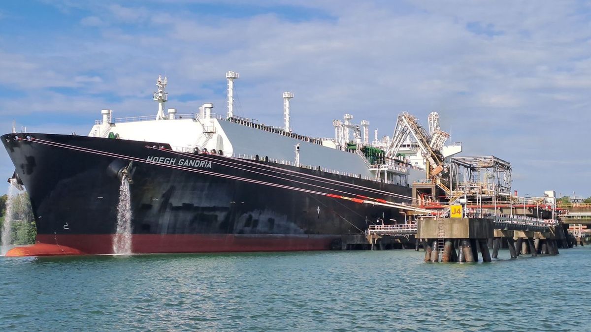Going Global, PGN Sells And Buys 7 International LNG Cargo