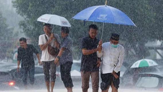 BMKG Prediksi Hujan Guyur Sumatera, Jawa hingga Papua Hari Ini